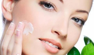 تفاوت کرم پودر و بیبی کرم چیست؟ کدامیک برای پوست شما مناسبتر است؟